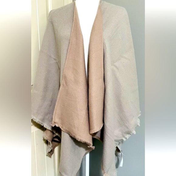 Stella and Dot reversable poncho - Picture 1 of 3